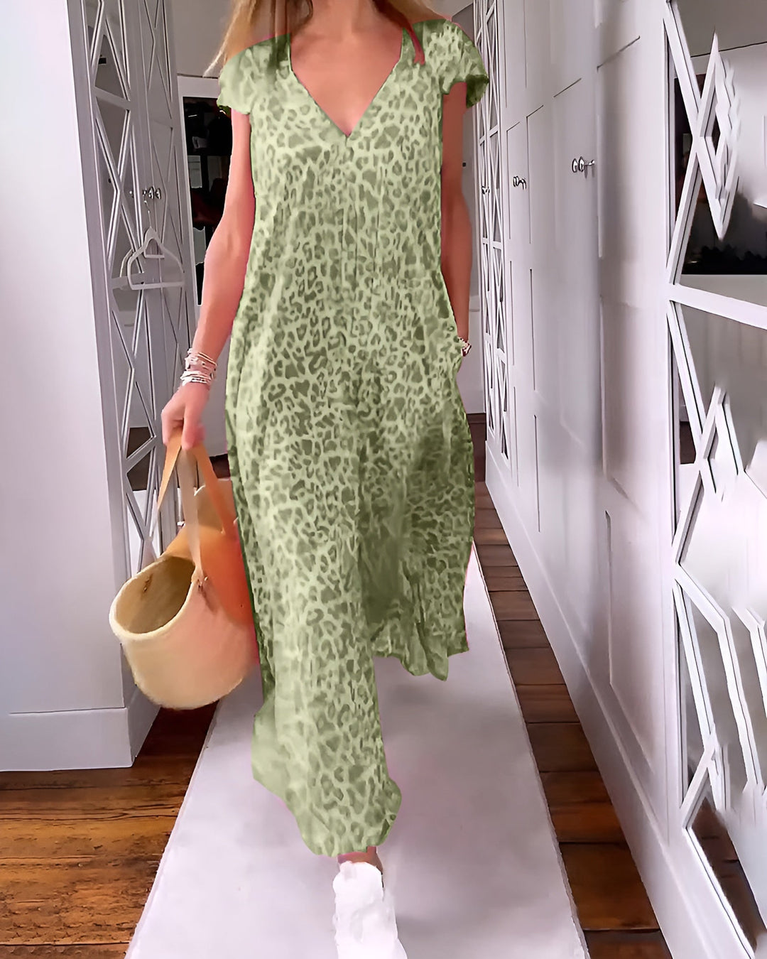 VÉRONIQUE | ROBE LONGUE À COL EN V ET MANCHES COURTES