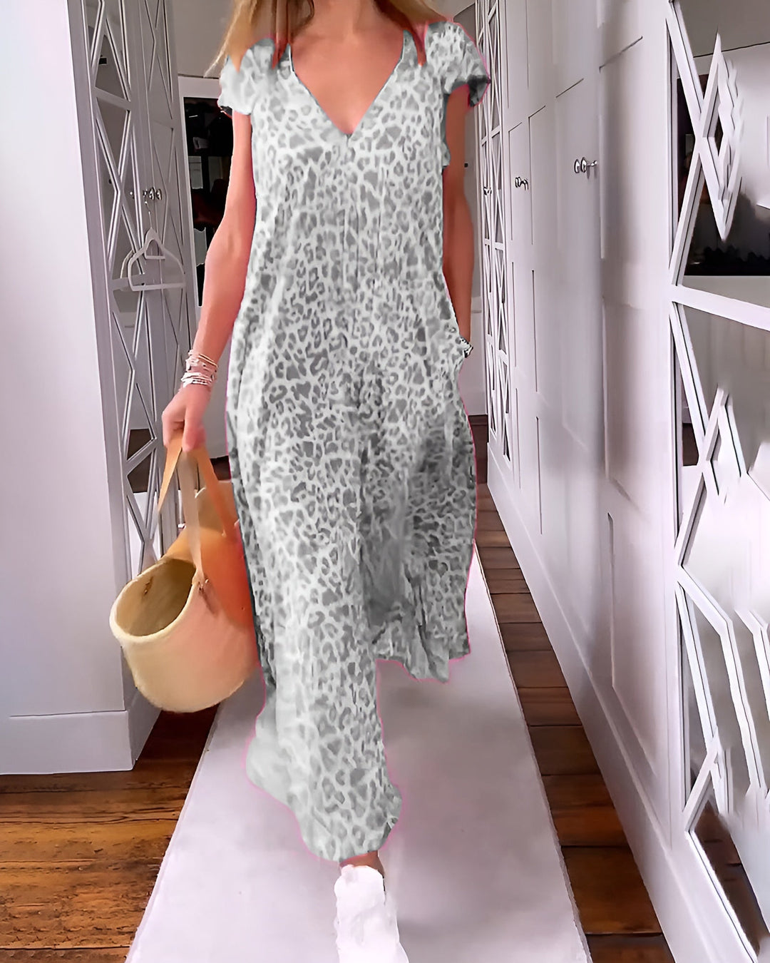 VÉRONIQUE | ROBE LONGUE À COL EN V ET MANCHES COURTES