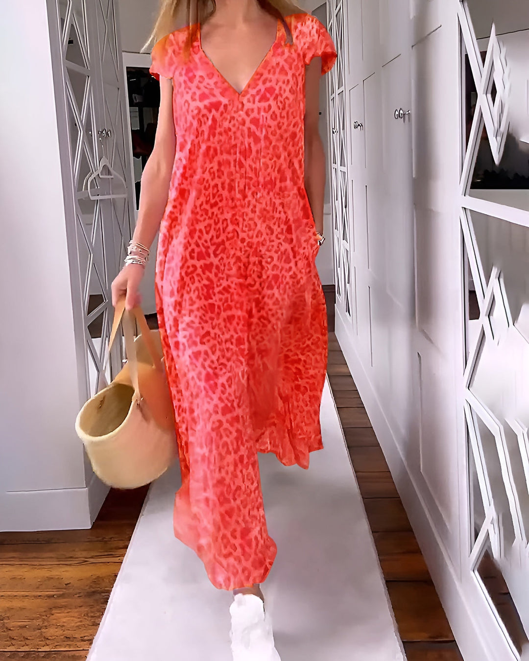 VÉRONIQUE | ROBE LONGUE À COL EN V ET MANCHES COURTES