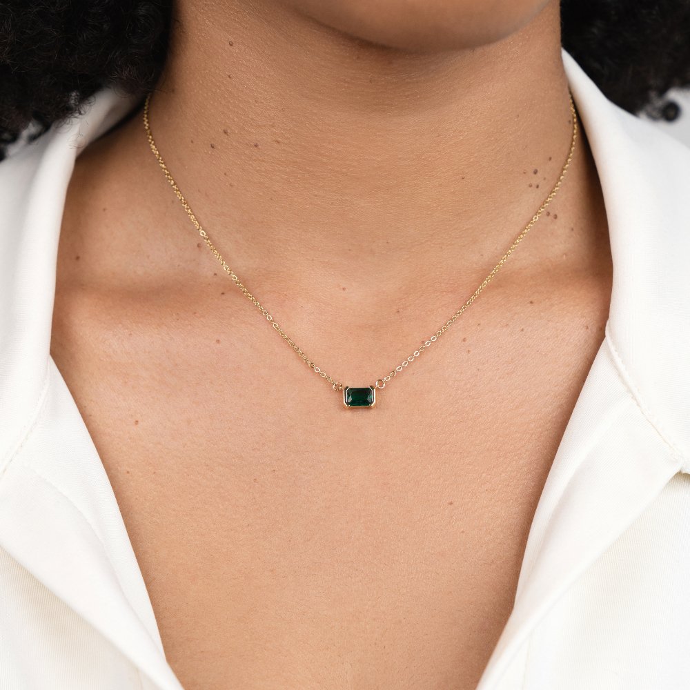 Collana delicata con smeraldo