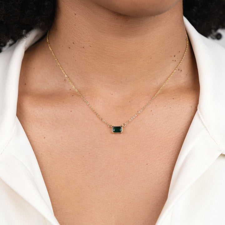 Collana delicata con smeraldo