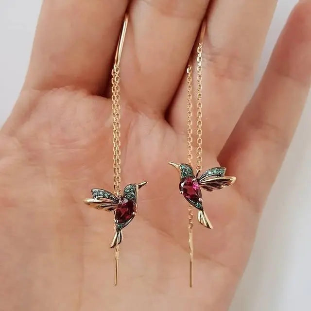 Boucles d'oreilles en fil de fer avec colibri en or et cristaux