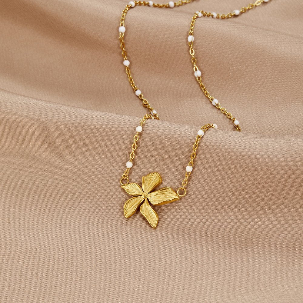 Elegantes Collier mit Goldblume